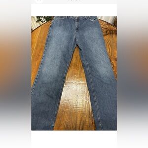 Eddie Bauer Women’s 36x34 Natural Fit High Rise Medium Wash Stretch Jeans